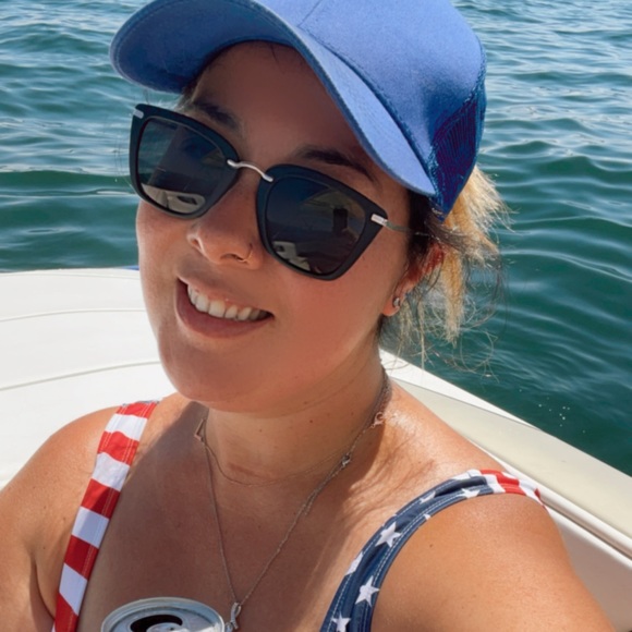 Meet your Posher, Gabrielle - Picture 1 of 1